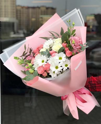 Букет цветов из: Розы, Лизиантусы и Хризантемы в Нововладимирской